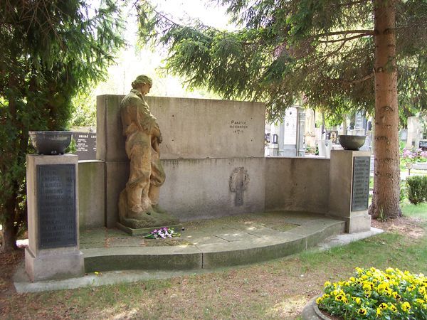 08_0506_002_PP2 - Pomnik na Mestskem hrbitove.jpg