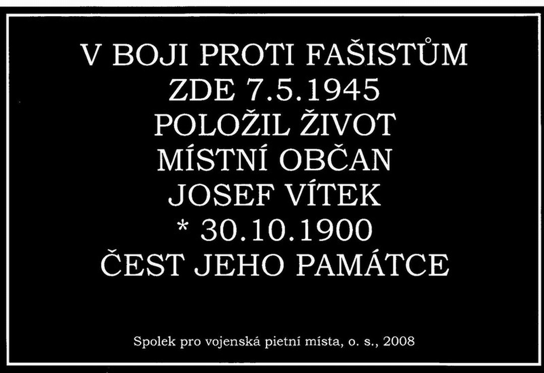 025 Nová pamětní deska na pomníček v Radouni.jpg