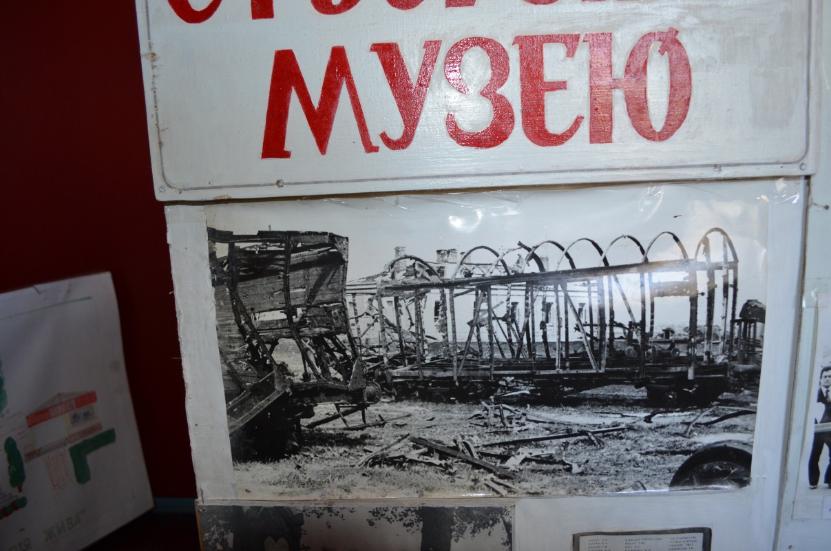 46 burned out carriage of CZ soldiers in Svitanok - vyhorely vagon vlaku s cs vojaky ve Svitanku