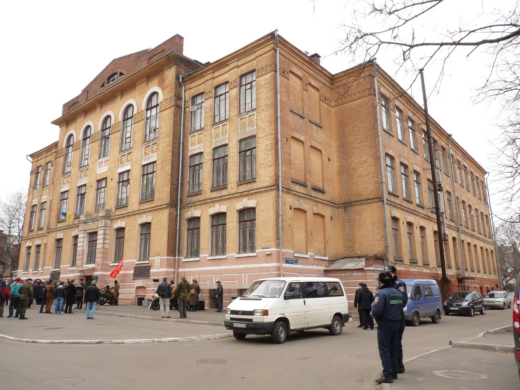 81 HQ of Gen Svoboda in school in Charkov-stab L Svobody ve skole v Charkove